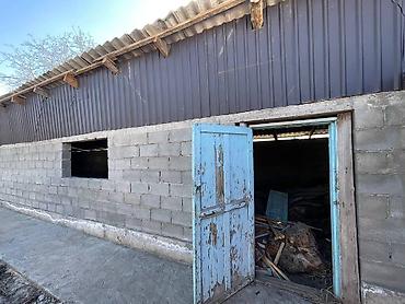 Продажа коттеджей и домов: Продаётся капитальный дом с большим крытым двором-навесом и гаражными — 17