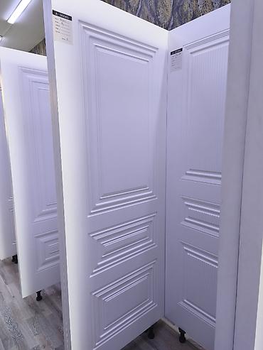 Ağ rəngdə klassik üslubda daxili qapı panelləri - Material: MDF