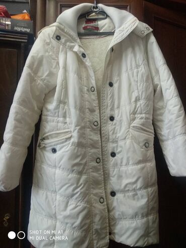 kurtka satilir: Женская куртка XL (EU 42), цвет - Белый