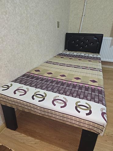 divar refleri: Tək nəfərlik çarpayı - Ölçü: təxminən 90×190 sm (tək ölçü) - Başlıq — 1