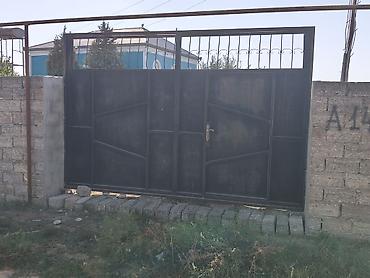 Дворовые ворота: Metall darvaza – ikiqanadlı, ortasında piyada keçidi olan model. - — 1