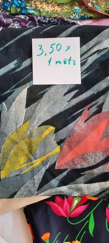 Parçalar: Parçalar.bənövşəyi 8 manat.Bej 25 manat.şifon 10 manat .Yaşıl güllü 13 — 7