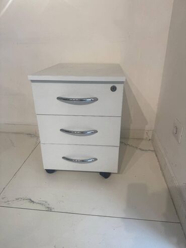 Sifarişlə ofis kresloları: Yuxarıda göstərilən bütün mebellərin ümumi qiyməti 1800 AZN təşkil — 14