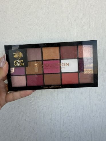 королевский боб отзыв: Göz kölgələri, Makeup Revolution