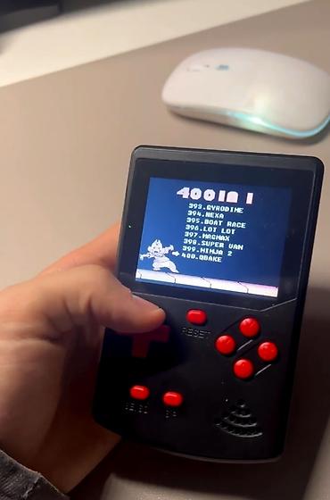 retroid pocket 5: Retro əl oyun konsolu – 400-in-1 Xüsusiyyətlər: - Daxili 400 klassik — 2