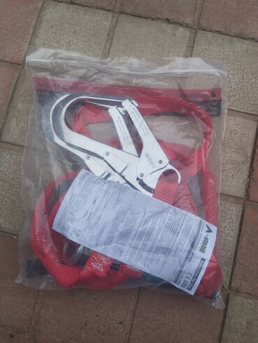 Alət dəstləri: Qoruyu kəmər. Məhsul: A-stabil Energy Absorbing Lanyard – düşmədən