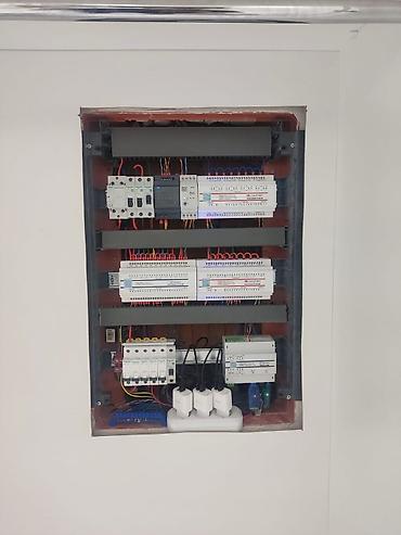 Termostatlar: Termostat – ağıllı idarəetmə paneli Xüsusiyyətlər: - Temperaturun — 20