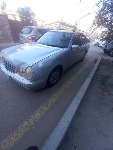 авто азербайджан: Mercedes-Benz E-Class Universal (W210) – gümüş rəngdə, 5 qapılı