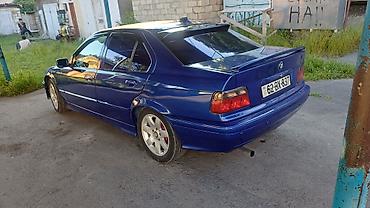 mercedes s class 220: BMW 3 series: 1.8 l | 1993 il Sedan — 6