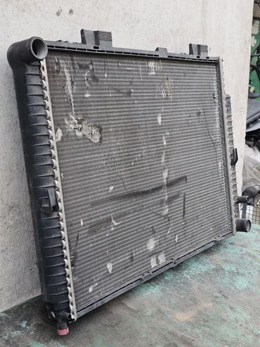 Радиаторы: Радиатор охлаждения двигателя Mercedes-Benz W210, 2.0 - 3.2, МКПП — 6