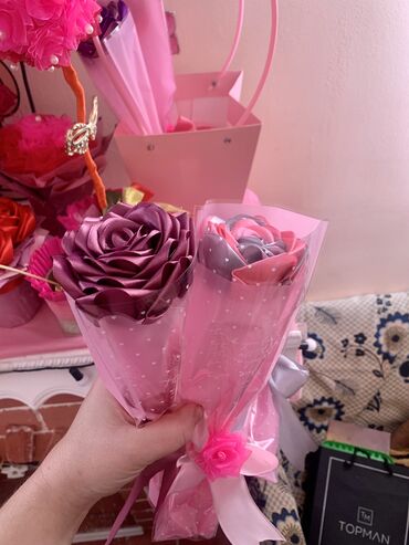 Розы: Принимаю заказы вечные розы из атласа подарок на 8 марта 100 сом