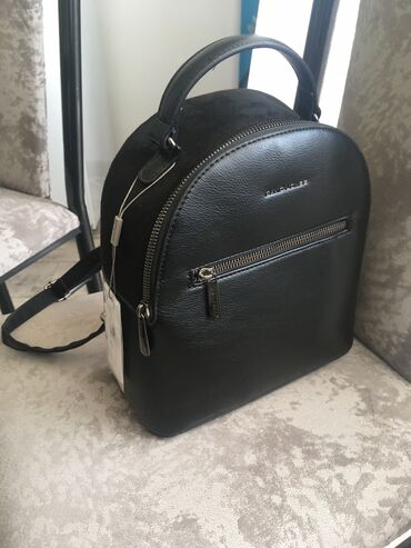 рюкзак черный: Продаю элегантный небольшой рюкзак David Jones. Новый с биркой за 3000
