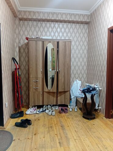 Dolablar: İşlənmiş, Açılan, 3 qapılı Düz dolab, Qarderob, paltar dolabı