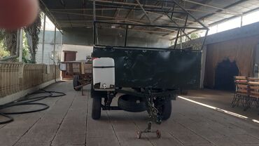 Qoşqular: Yük daşımaq üçün hazırlanmış, tünd yaşıl rəngli ikitəkərli qoşqu — 3