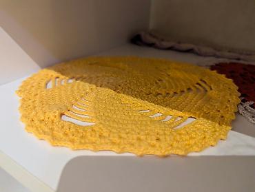 Другие предметы коллекционирования: Салфетки вязаные разные. 1ая из шерстяных ниток средняя. средние и — 12