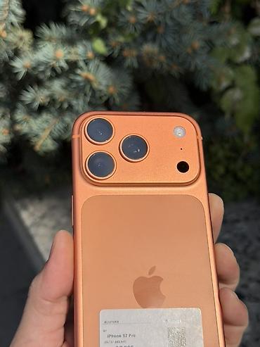 Apple iPhone: IPhone 17 Pro — оранжевый Ключевые особенности: - Корпус в ярком — 2