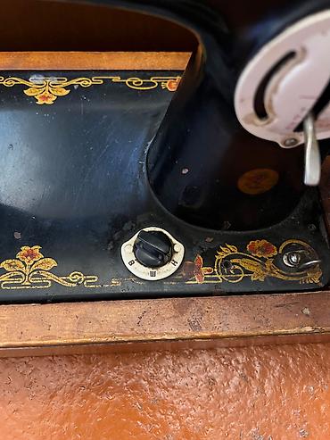nasos temiri: 🧵 Qədimi/Vintage Tikiş Maşını Satılır Nənəmdən qalan, təxminən 60-70 — 3