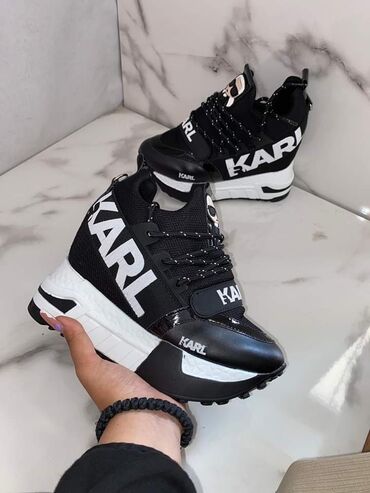 Women's Sneakers and athletic shoes: 40 — 4