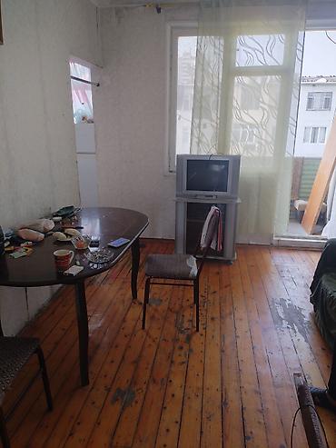 Mənzillər: 3 otaqlı mənzil – günəşli, ayrı-ayrı otaqlar, taxta döşəməbalkon — 5