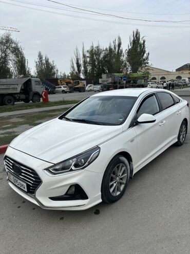 срочно продаю в связи с переездом: Hyundai Sonata,нюрайс 2019 Г 2.0 газ Пробег 537000 Мотор каробка
