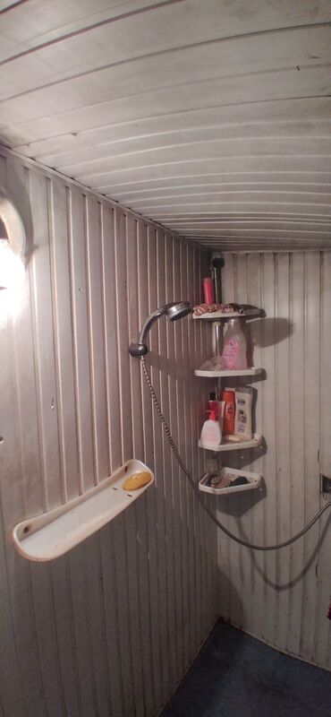 Həyət evləri və villaların satışı: 4 otaqlı, 5 kv. m, Orta təmir — 5