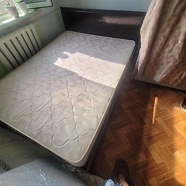 двух спальные кровати: Двуспальная кровать, Б/у, С матрасом, длина - 200 см — 1