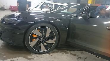 Audi: Audi e-tron GT: 2021 г., Вариатор, Электромобиль, Седан — 8