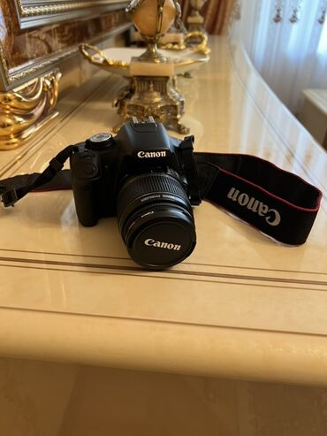 canon 24 70: Canon EOS 500D rəqəmsal güzgü əksli (DSLR) kamera. Ishlemir