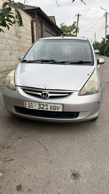 Honda: Продается Honda Fit серебристого цвета. 2003 г.в. Состояние хорошее