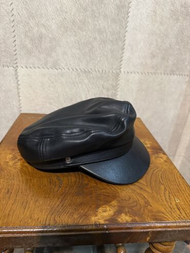 Baş geyimləri: Qara dəri kepka – kapitan/baker boy stili - Material: yüksək — 6