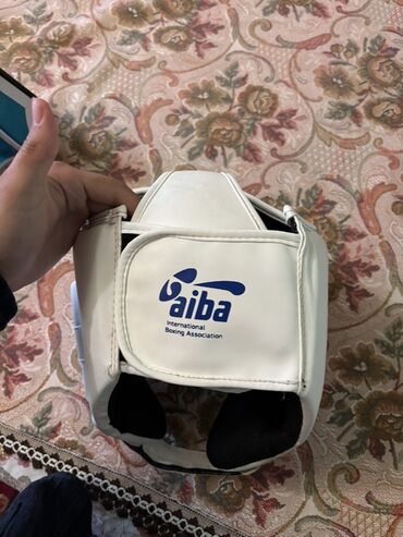 Qoruyucu aksesuarlar: AIBA (International Boxing Association) boks kaskası – ağ rəng