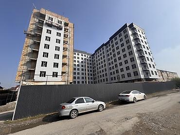 Срочно 4 комнат квартира сатылат. 710$ дагы сүйлөшүү жолу бар. Бир