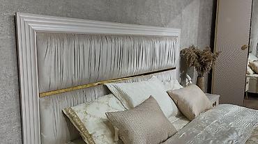 Двуспальные кровати: Двуспальная кровать, С мягким изголовьем, длина - 200 см — 4