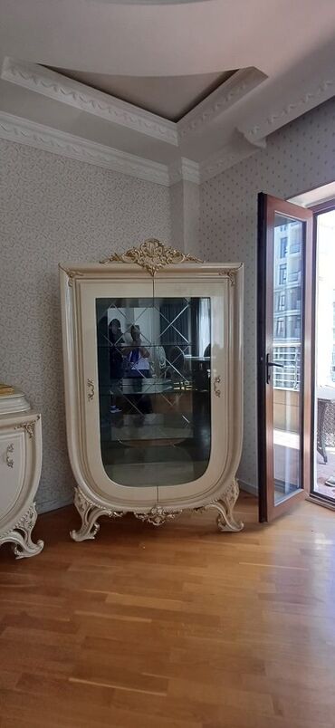 Masa və oturacaq dəstləri: Qonaq otağı üçün, İşlənmiş, Dördbucaq masa — 9