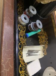 Qədim tikiş maşınları: Antik üslubda elektrik tikiş maşını Rusyanın singer firmasının tikiş — 10