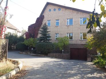 ул киргизия: 470 м², 8 комнат, Старый ремонт Без мебели