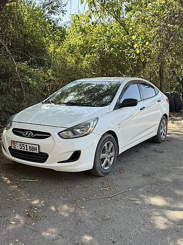 getz 2: Hyundai Accent: 2013 г., 1.6 л, Автомат, Бензин, Седан — 2