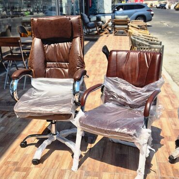 Ofis və oyun kresloları: Yeni, Təkərli, Qolları tənzimlənir, Dəri -da lalafo.az — 9 Ofis və oyun kresloları: Yeni, Təkərli, Qolları tənzimlənir, Dəri — 9