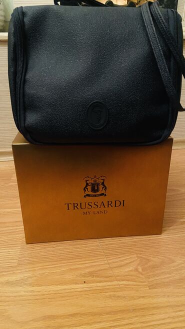 Rukzaklar: Travel cosmetics bag
Trussardi butikinde alinib