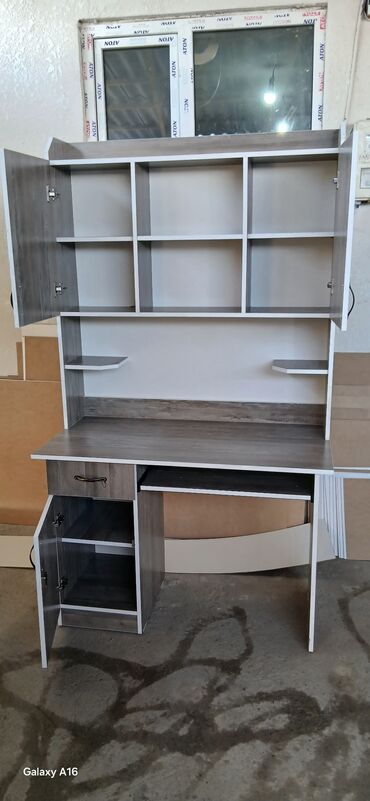 Письменные столы: Письменный стол — 10