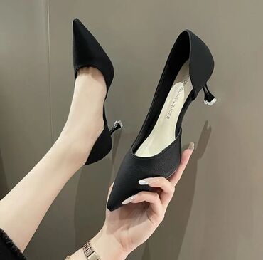 женские туфли со шнурками: Туфли 37.5, цвет - Черный