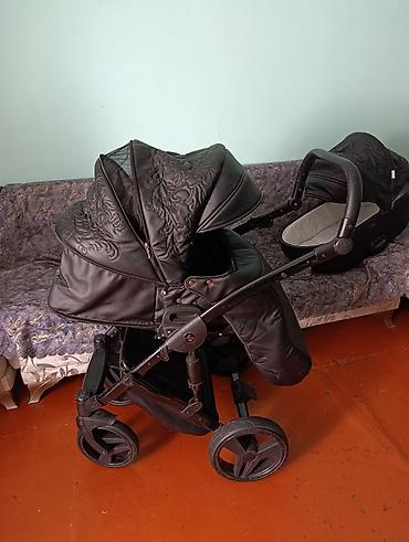 Uşaq dünyası: Uşaq arabası 2-in-1 (beşik + oturacaq bloku) - Rəng: qara, üzərində — 6