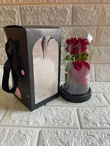 Praznična dekoracija: Večna ruža u staklenom zvonu sa led lampicom 🌹✨ čarobna ruža u — 8