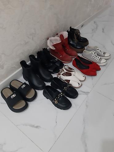 Кроссовки и спортивная обувь: Вся обувь в отличном состоянии фирменные цены указаны на фото — 10