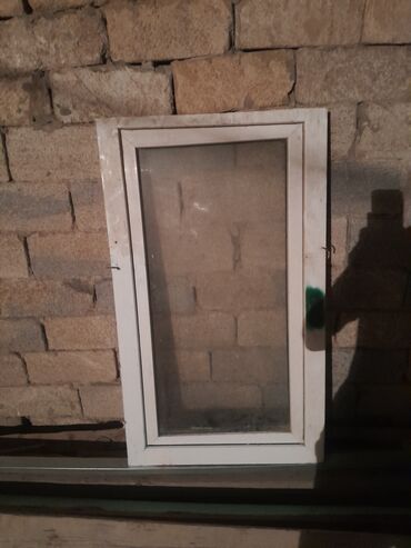 Ağcaqanad torları: Açılan tipli PVC pəncərə çərçivəsi - Material: ağ rəngli plastik