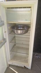 холодильник морозильник бу: Пподам холодильник. можно на запчасти. можно отремонтировать