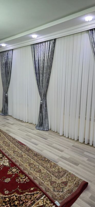 Pərdə və tüllər: Zərif ağ tül pərdə, üzərində incə naxışlarla bəzədilib. Otağınıza — 9