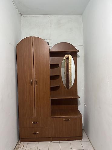 dolab kombi: İşlənmiş, 2 qapılı, Güzgülü, Qəhvəyi, Açılan, Düz dolab — 1