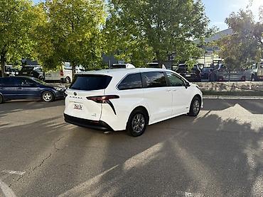100: Toyota Sienna: 2021 г., 2.5 л, Вариатор, Гибрид, Минивэн — 4