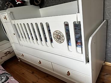 Beşiklər: Oğlan və qız üçün, İşlənmiş, Dördbucaq, Beşik, Matras ilə, Yellənmə mexanizmsiz — 2